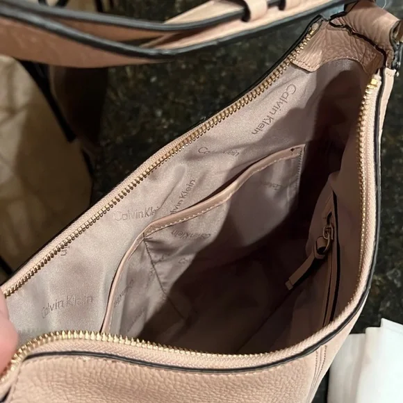 Authentic Calvin Klein purse - Picture 3 of 4